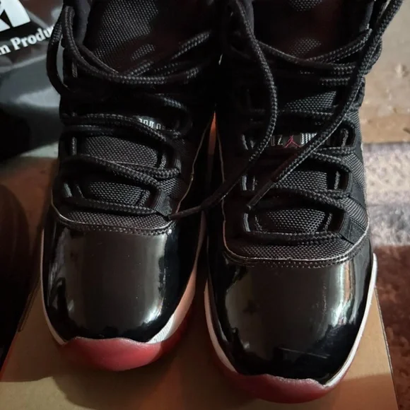 Jordan Bred 11s Size 9.5 - Picture 4 of 13